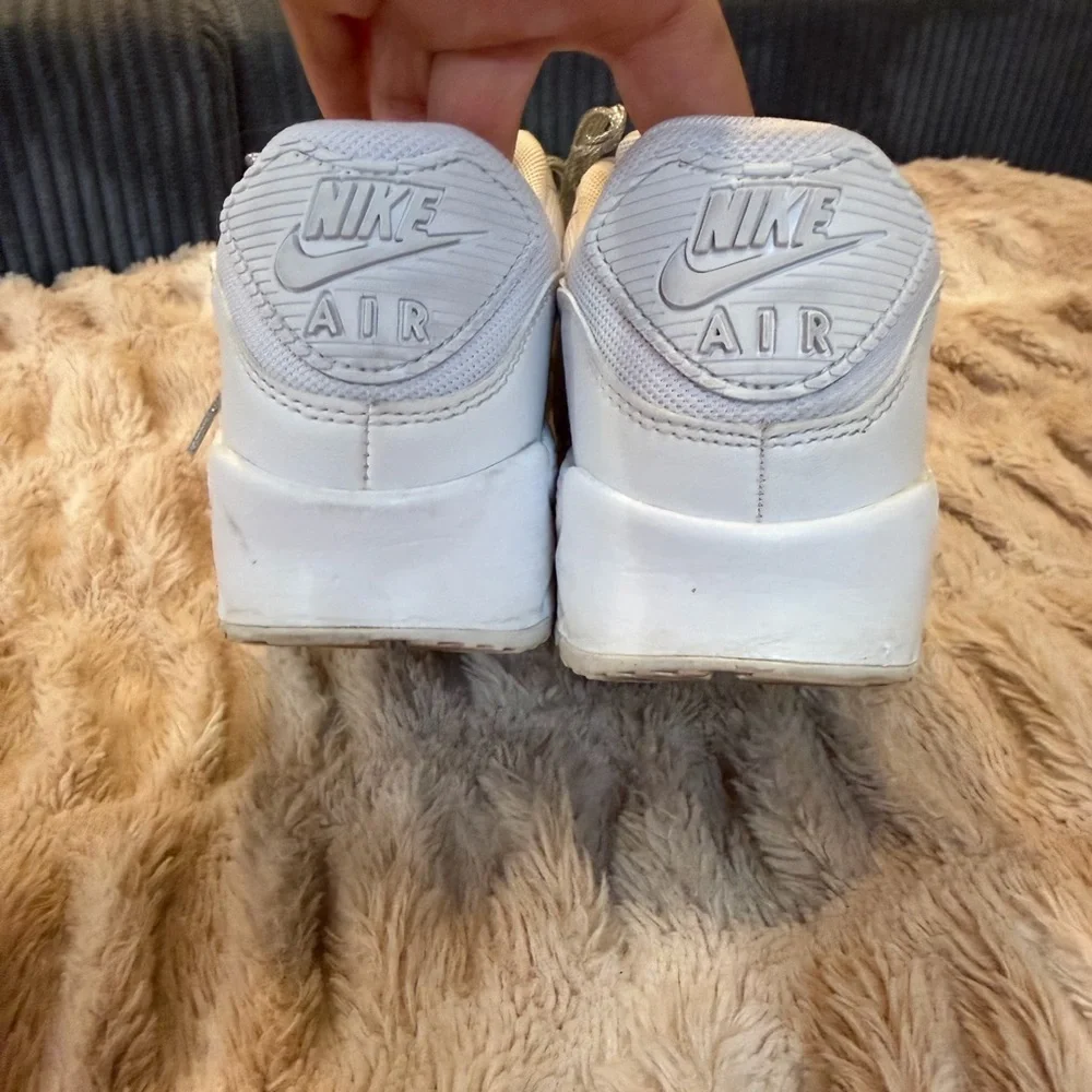 Nike White Sneakers with Metallic Laces - Picture 6 of 7